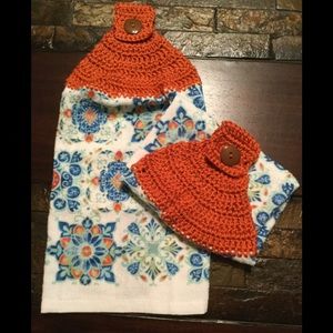 Crocheted hand towel set.